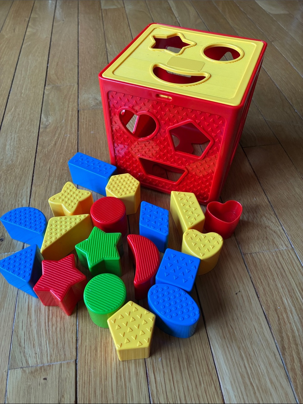 Play22 - Baby Shape Sorter Cube Box